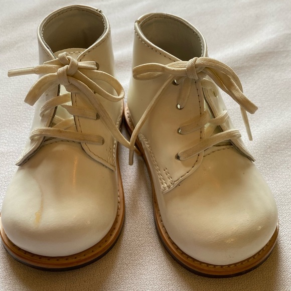 White Baby Walking Shoes - Picture 2 of 11